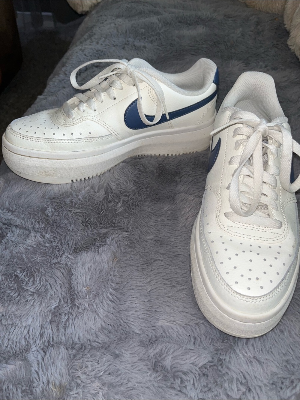 Nike Low Vision Court  sneakers, in white  Leather with Blue trim .  Sz 8  VGC